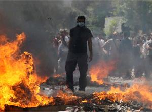  � Els grecs han protagonitzat múltiples protestes i vagues generals per les retallades socials que estan patint arran de la crisi econòmica.